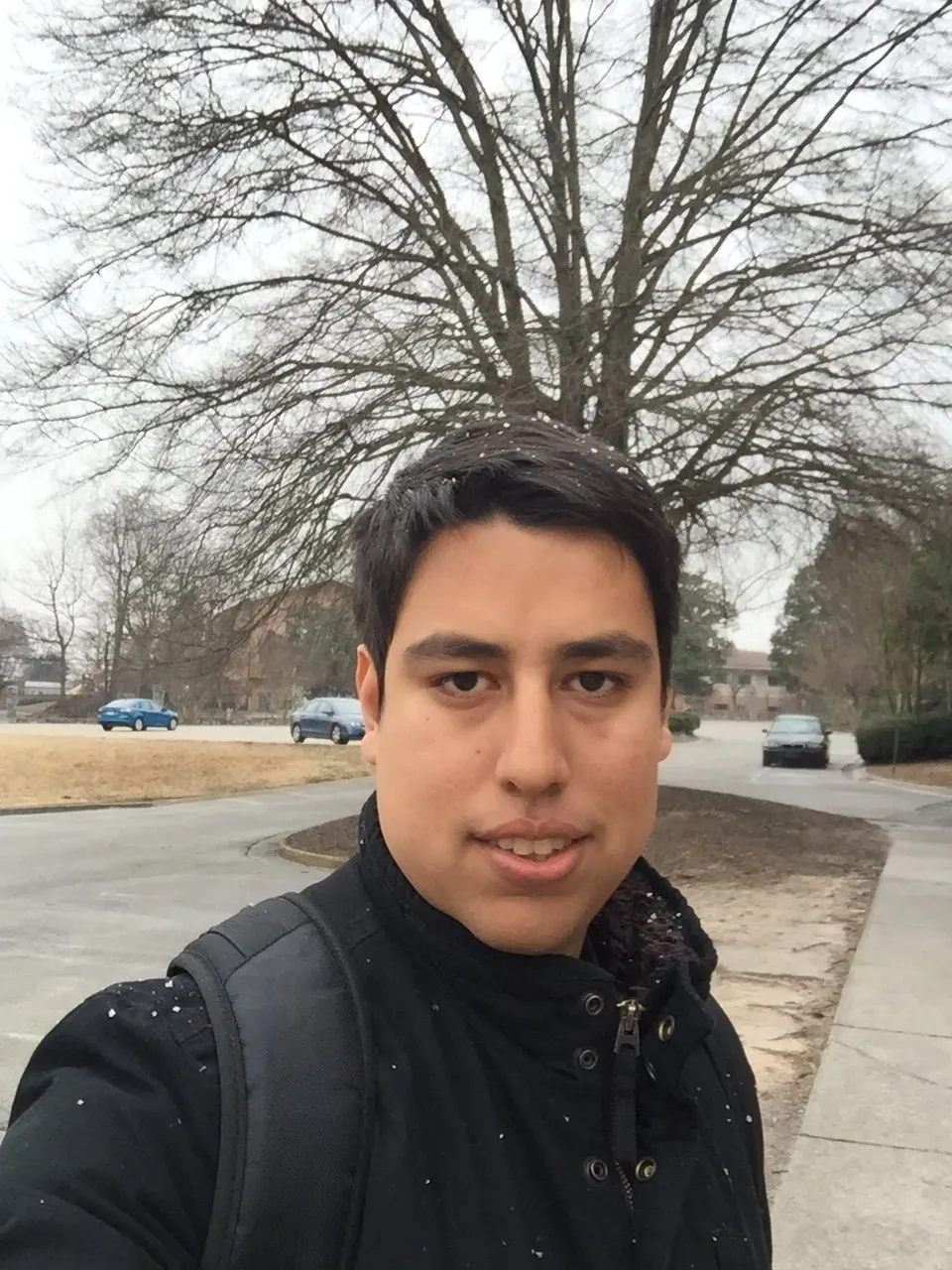 Roberto Pinto solo en el campus nevado de Oglethorpe University, febrero de 2015